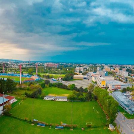 Juls Apartment Next To Football And Hockey Stadium Bratislava Exterior foto