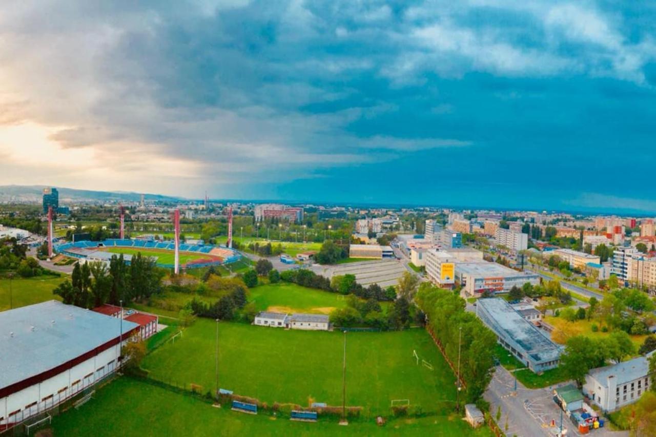 Juls Apartment Next To Football And Hockey Stadium Bratislava Exterior foto